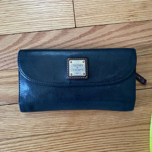 Dooney & Bourke Vintage Black Leather Classic Wallet - Picture 6 of 6
